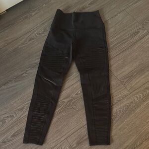 Alo Yoga High-Waisted Leggings with Moto Detailing